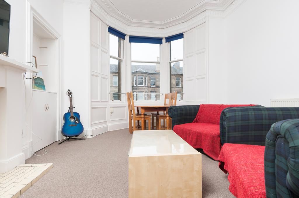 Thirlestane Road Edinburgh EH9 1AL... 3 bed flat £2,250 pcm (£519 pw)