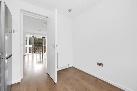 2 bedroom flat to rent, Jensen House, Bow, E3