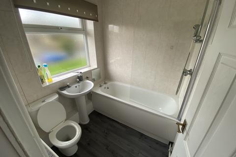 1 bedroom flat to rent, Shay Court, Shay Drive, Bradford BD9