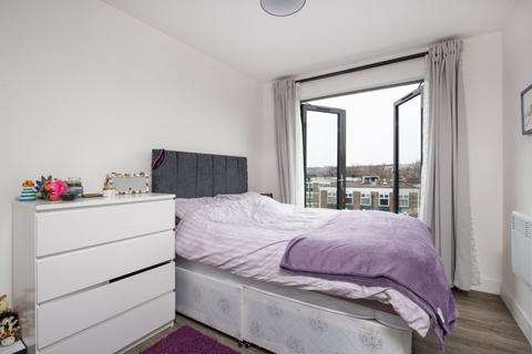 3 bedroom apartment to rent, Mitcham Road, Tooting Broadway, SW17