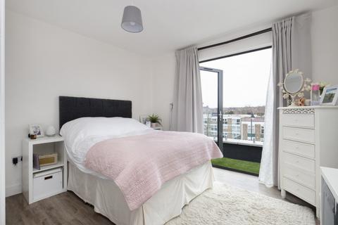 3 bedroom apartment to rent, Mitcham Road, Tooting Broadway, SW17