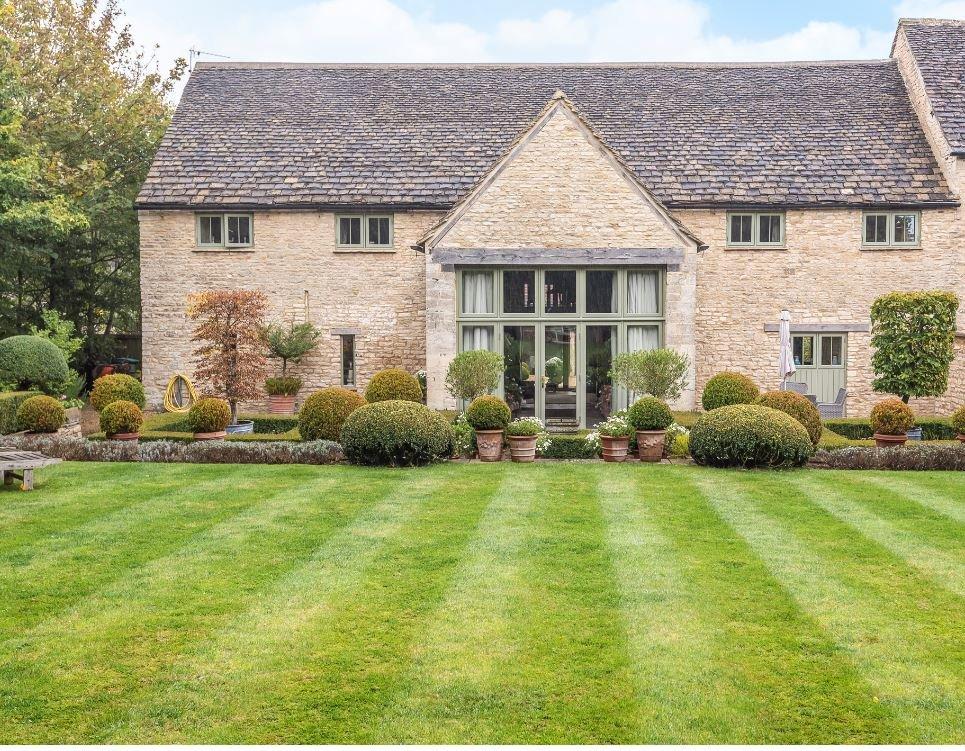 Kemble, Cirencester, GL7 4 bed house £900,000