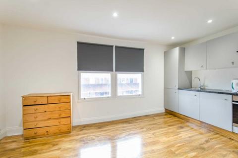 1 bedroom flat for sale, Hadyn Park Road, Shepherds Bush, London W12 9AG