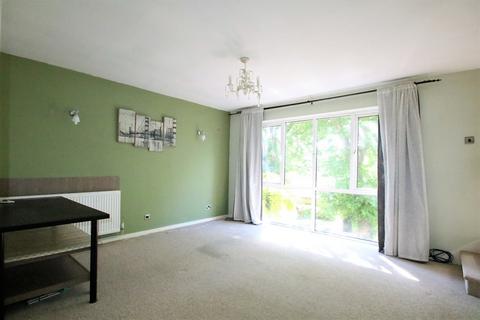 2 bedroom maisonette to rent, Turnpike Link, East Croydon