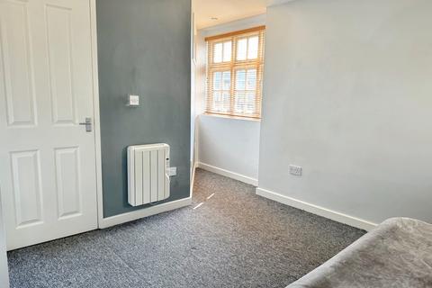 1 bedroom flat to rent, High Street, Daventry, Northamptonshire.