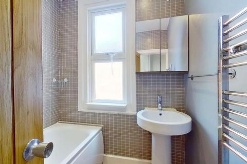 2 bedroom maisonette to rent - Oxford Avenue, Wimbledon Chase, SW20 8LS