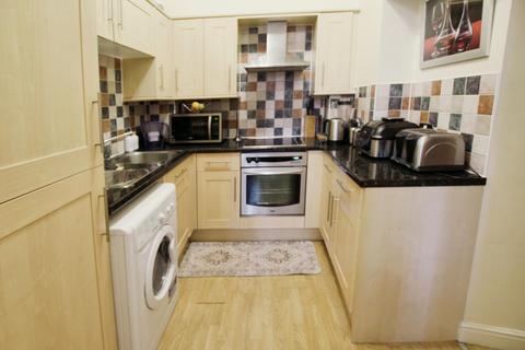 2 bedroom flat to rent, Albion Street, Morley, LS27