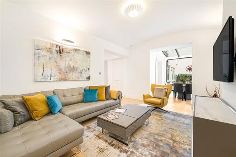 3 bedroom apartment to rent, Ennismore Gardens, Knightsbridge, London, SW7