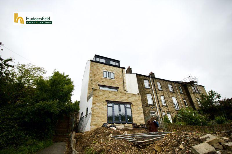 New Hey Road, Huddersfield 4 bed detached house £220,000