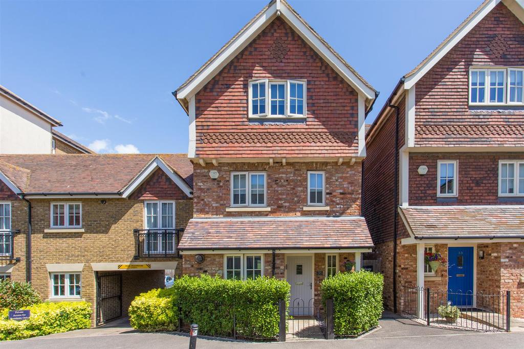 St Augustines Park, WESTGATEONSEA 5 bed townhouse £385,000