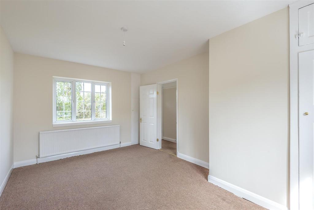 Long Reach West Horsley 3 bed house £1,325 pcm (£306 pw)