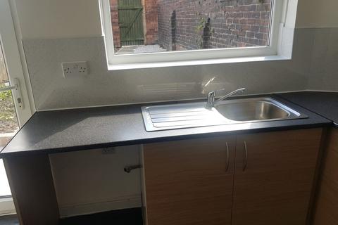 2 bedroom terraced house to rent, Sloane Street, Bolton BL3