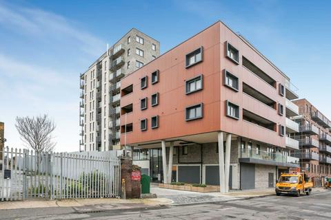 1 bedroom apartment to rent, Salcombe Court, St. Ives Place, Poplar, E14