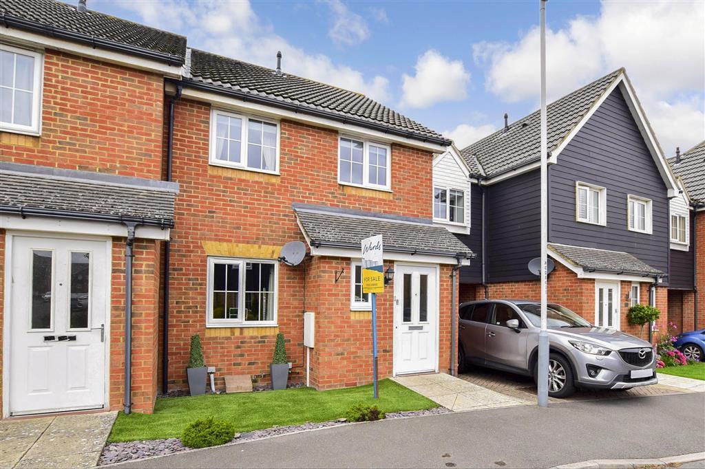 Campbell Road, Hawkinge, Folkestone, Kent 3 bed end of terrace house