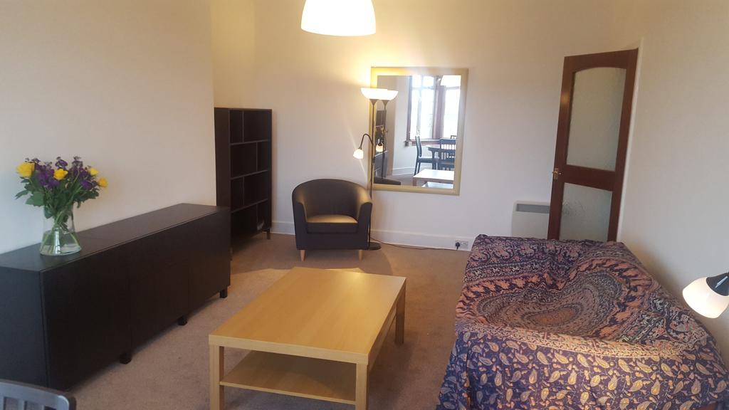 Learmonth Court Edinburgh EH4 1PB... 2 bed flat £975 pcm (£225 pw)