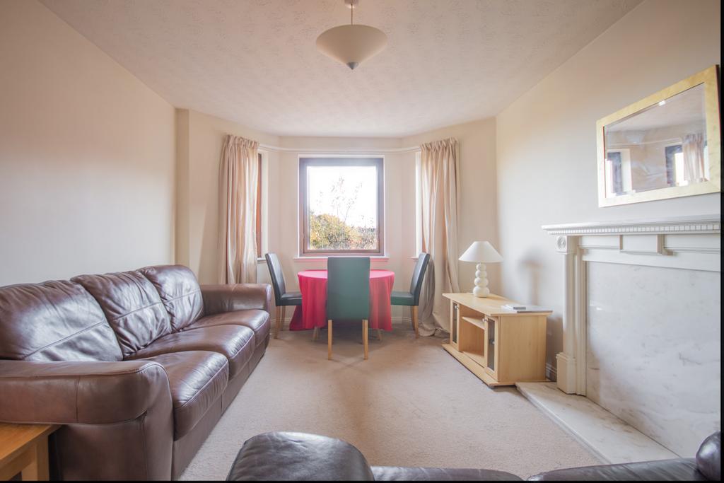 West Bryson Road Edinburgh EH11 1BQ... 2 bed flat £925 pcm (£213 pw)