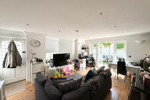 2 bedroom house to rent, Shaftesbury Road, Archway