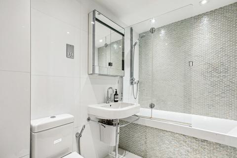 4 bedroom flat to rent, Onslow Square, South Kensington, London