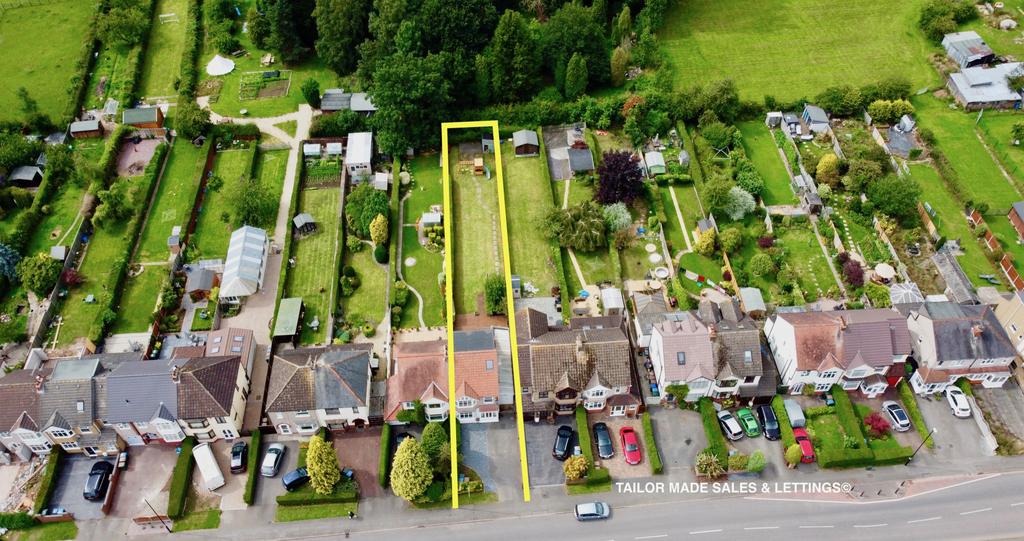 Browns Lane, Allesley, Coventry, West Midlands, CV5 EXTENDED WITH LARGE REAR GARDEN 4 bed semi