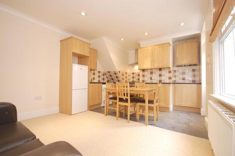 3 bedroom flat to rent - Sellincourt Road, Tooting