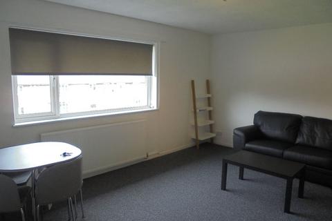 2 bedroom flat to rent, Cannon Hill Road