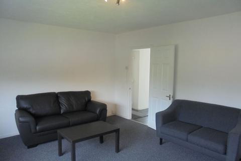 2 bedroom flat to rent, Cannon Hill Road