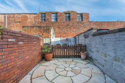 3 bedroom end of terrace house for sale, Moor Street, Congleton
