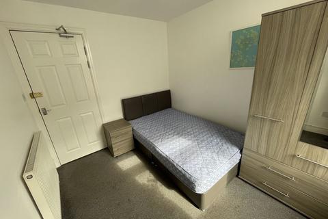 1 bedroom in a flat share to rent, Wingrove Avenue, Newcastle Upon Tyne NE4