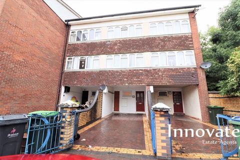 3 bedroom terraced house to rent, Crusader Close, Oldbury B69