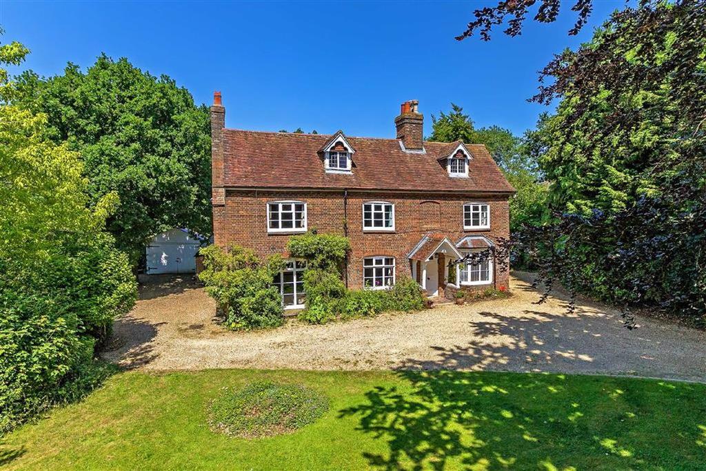 Weston Road, Stevenage, Hertfordshire, SG1 5 bed detached house £