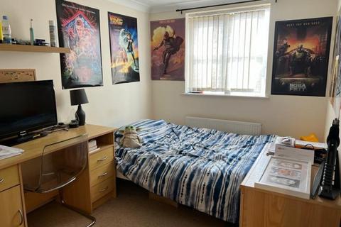 8 bedroom house share to rent, Aspen Grove