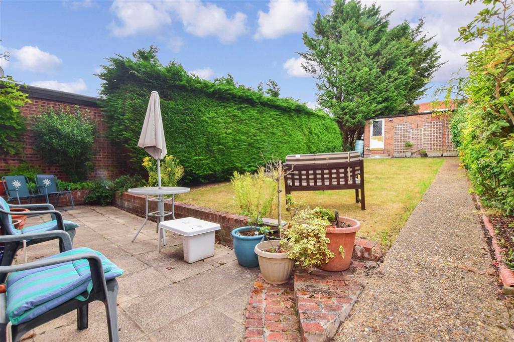 Dickens Rise, Chigwell, Essex 3 bed semidetached house £695,000