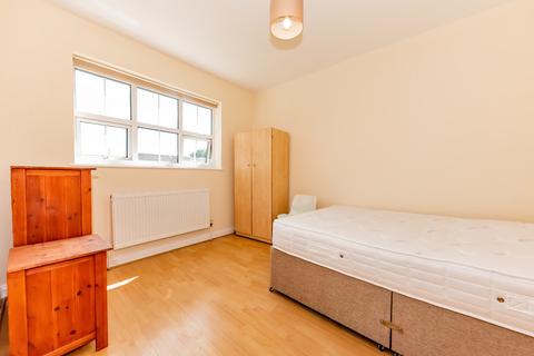 1 bedroom in a house share to rent - Moorlands Road