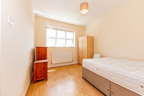 1 bedroom in a house share to rent, Moorlands Road