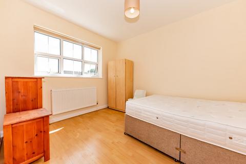 1 bedroom in a house share to rent, Moorlands Road