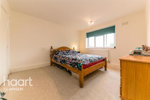 3 bedroom flat to rent, Battersea High Street, SW11