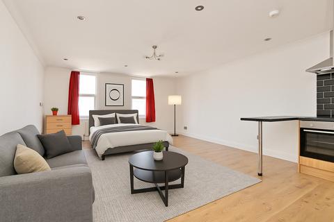Studio to rent, Barnett Street, Whitechapel, London