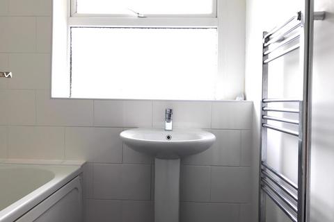 3 bedroom terraced house to rent, Long Compton Drive, Hagley, Stourbridge, DY9 0PD
