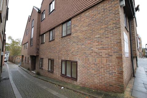 3 bedroom apartment to rent, Cannon House, Royal Oak Passage, Huntingdon