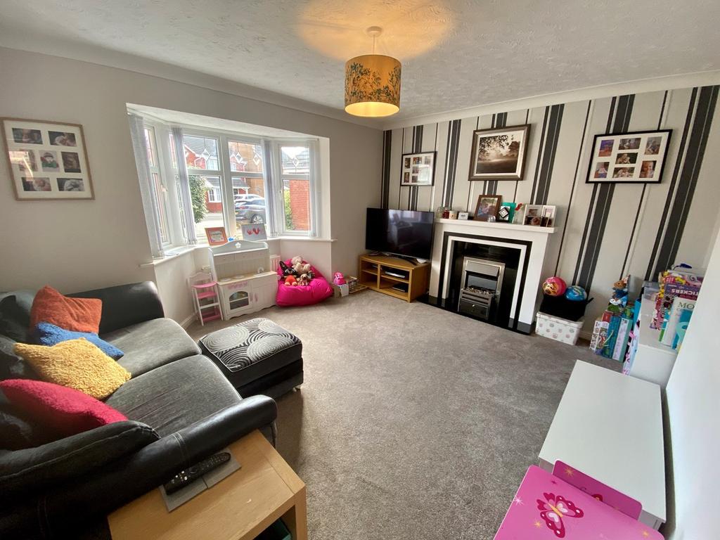 Northbourne Drive, Maple Park, Nuneaton, CV11 3 bed detached house £