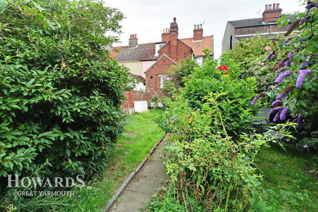 Southtown Road, Great Yarmouth 4 bed end of terrace house £142,000