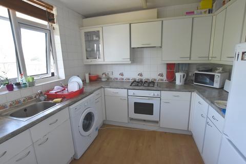 4 bedroom flat to rent, Dawes Road, Fulham, London SW6