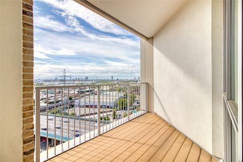 2 bedroom flat to rent, Argo Apartments, 4 Silvertown Way, London