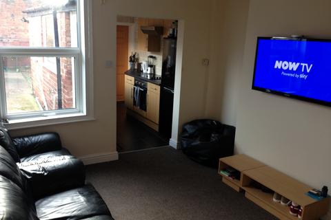 4 bedroom terraced house to rent, 86 Thesiger Street, Lincoln, LN5 7UY