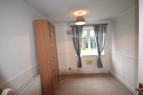 2 bedroom maisonette to rent, Heston, TW5