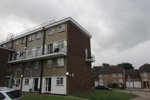 2 bedroom maisonette to rent, Victor Walk, Hornchurch, Essex RM12