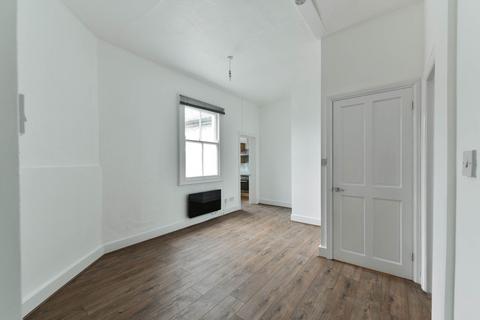2 bedroom apartment to rent, South Street, Epsom