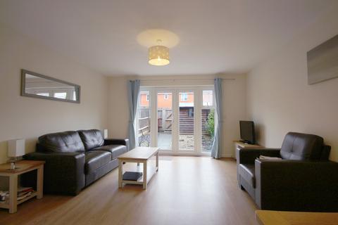 2 bedroom end of terrace house to rent, Kennett Island, Reading