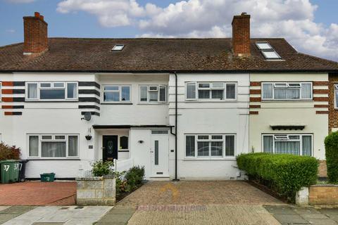 3 bedroom terraced house to rent, Station Avenue, Epsom
