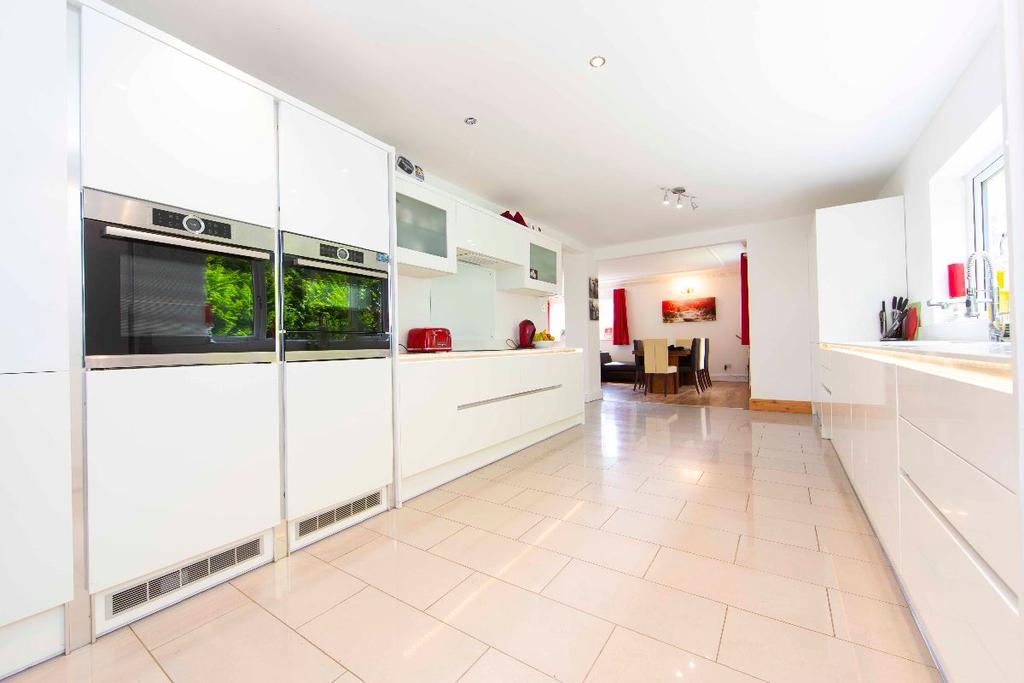 Taff Vale Estate, Edwardsville, Treharris 5 bed detached house £477,950